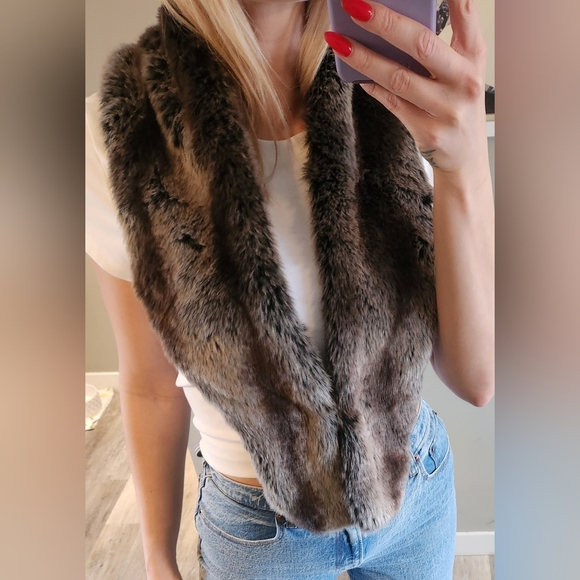 Parkhurst Faux Fur Scarf and Matching Headband - Picture 5 of 11